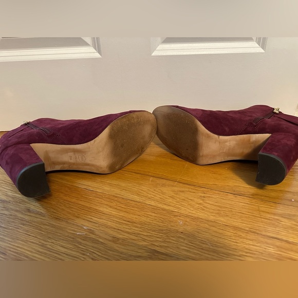 Ann Taylor Nettie Button Heeled Suede Booties Burgundy Wine Size 8 3.5" heel - Picture 6 of 9